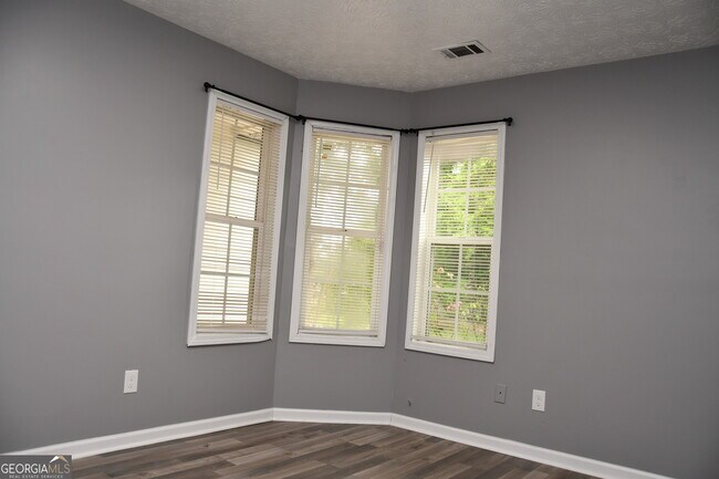 Building Photo - 5932 Homestead Cir