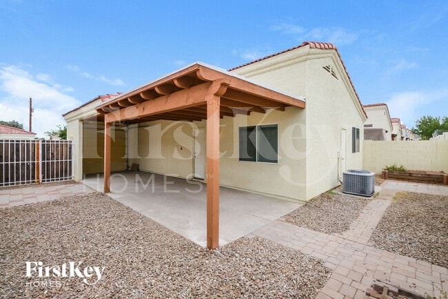 Building Photo - 113 N Warren St