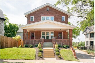 Building Photo - 1035 Grandview Pl