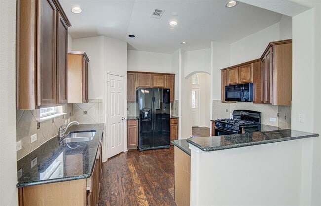 Building Photo - 1610 Greenside Dr