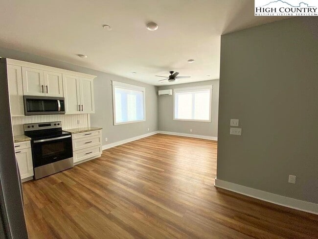 Primary Photo - 251 Cherry Dr