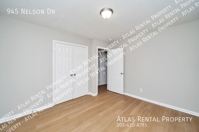 Building Photo - 945 Nelson Dr