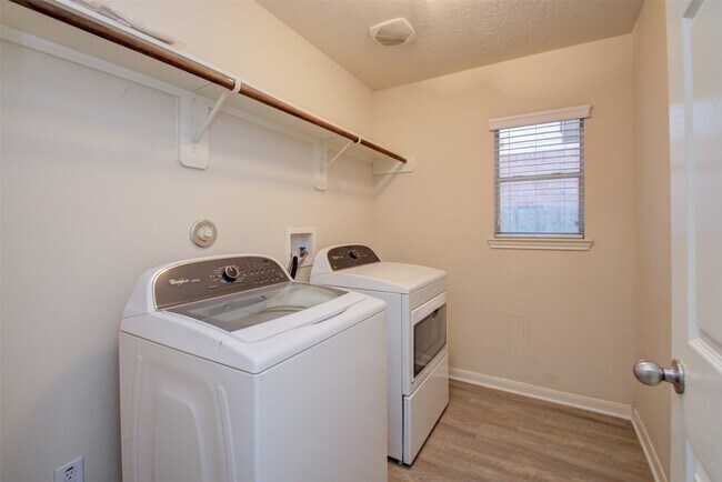 Building Photo - 14903 Lanai Dr