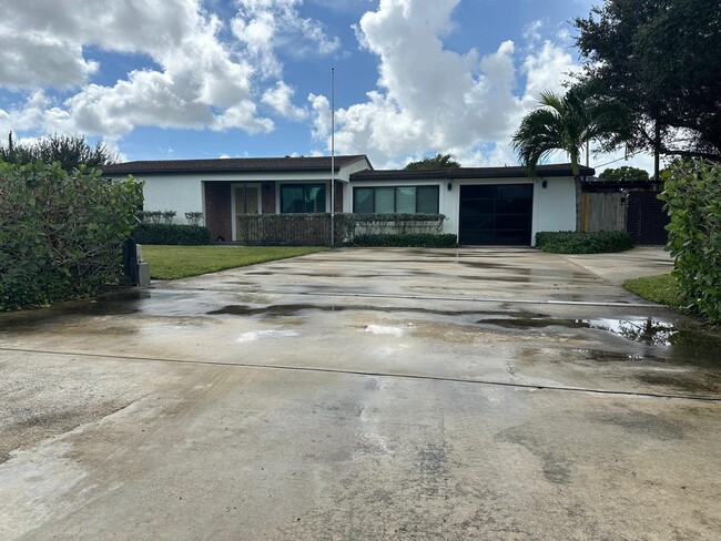 Primary Photo - 2940 Cherokee Rd