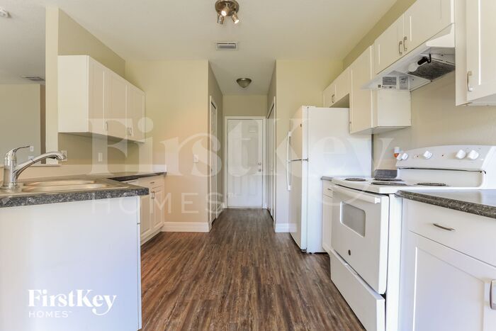 Building Photo - 2728 Parrot St