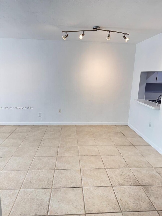 Building Photo - 9641 SW 77th Ave