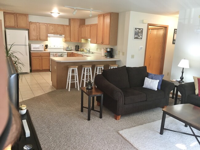 Building Photo - 261-267 Meadowside Dr