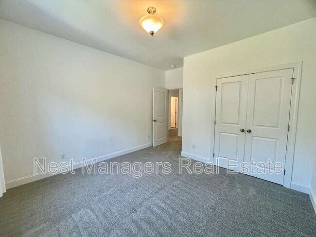Building Photo - 36 Micahs Way N