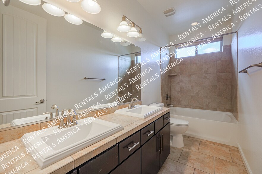 Building Photo - 654 E Sipapu Dr
