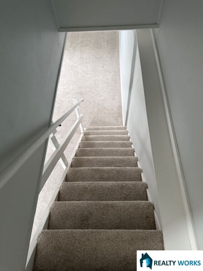 Building Photo - Charming 3-Bedroom, 1.5-Bath Home in Central Lincoln