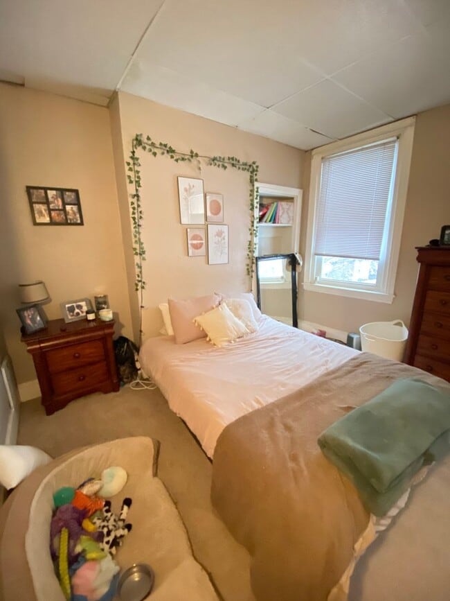 Building Photo - AVAILABLE MAY 2026  - 2 Bedroom Home in Mt Washington w/ Fenced In Yard!