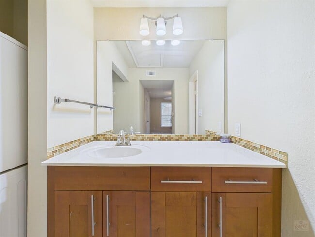 Building Photo - 7685 Northcross Dr