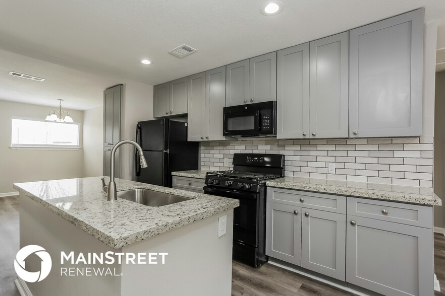 Building Photo - 1023 Hahlo St