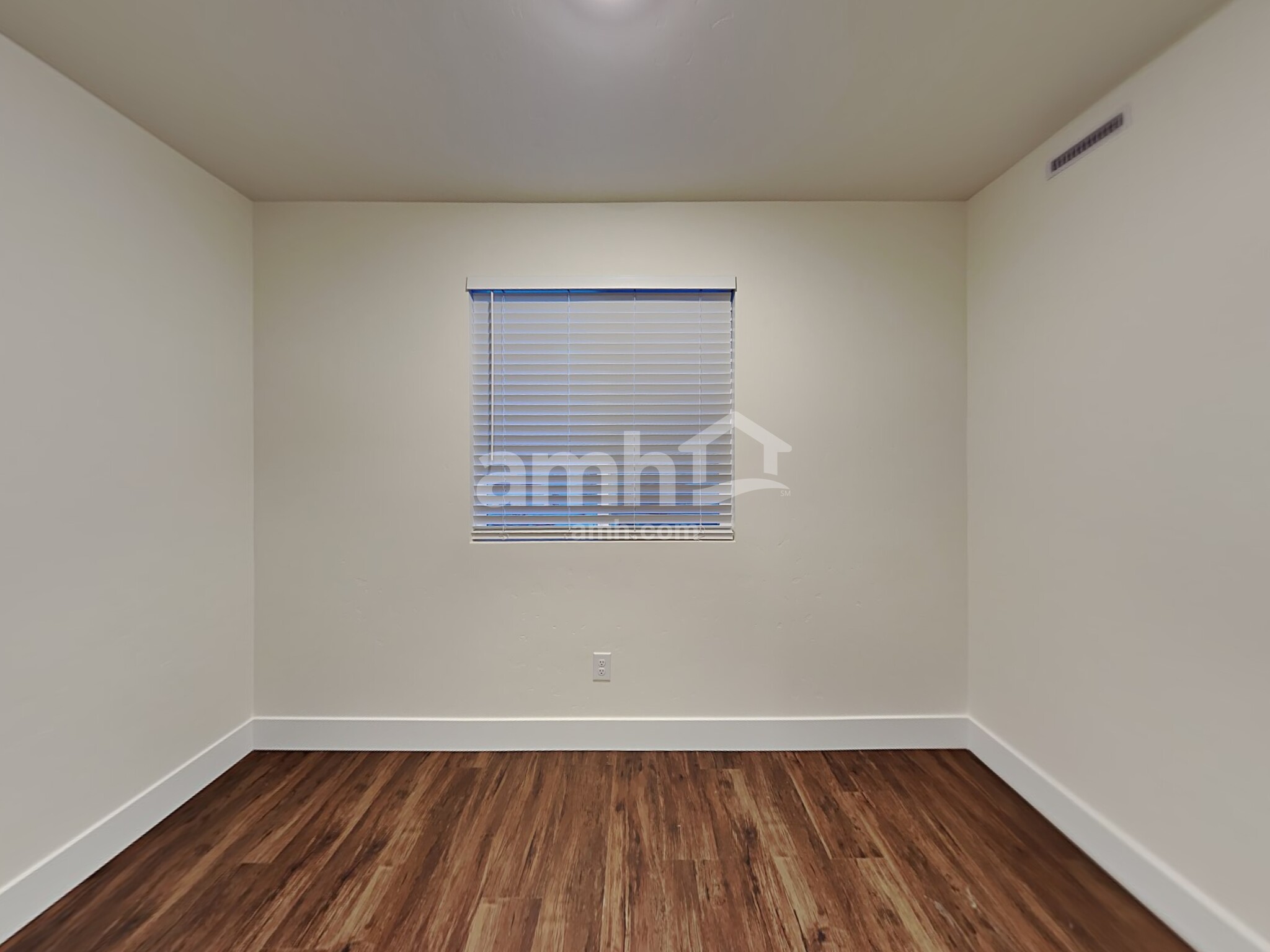 Building Photo - 740 S Retort Ave