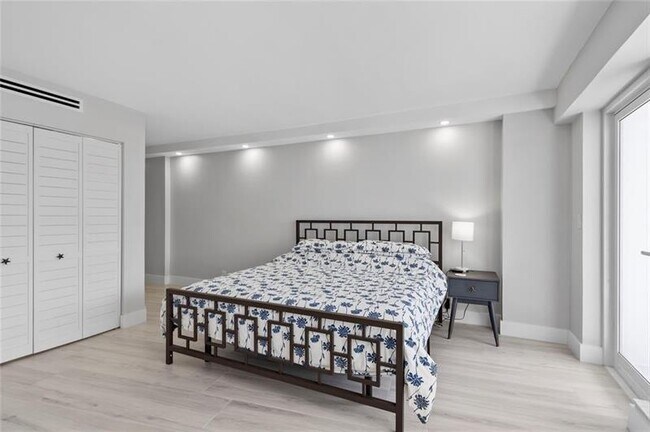 Building Photo - 4100 Galt Ocean Dr