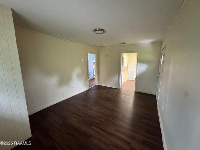 Building Photo - 105 Chag St