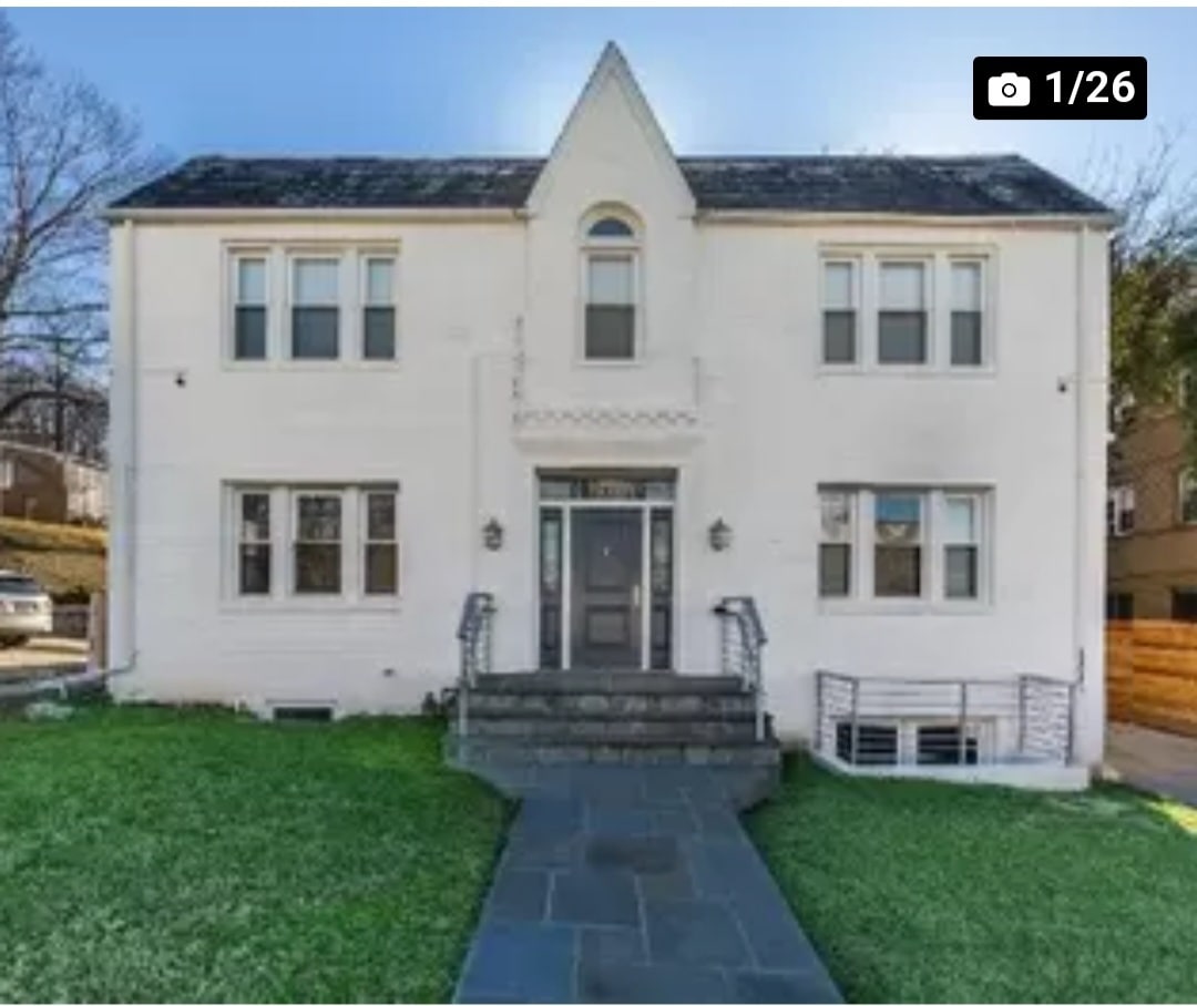 Beautifully RENOVATED ***ALL UTILITIES INCLUDED*** 2 bedroom ,1 bath 1st floor unit, just minutes aw - 2903 R St SE