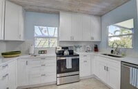 Building Photo - 212 SW 1st Ave