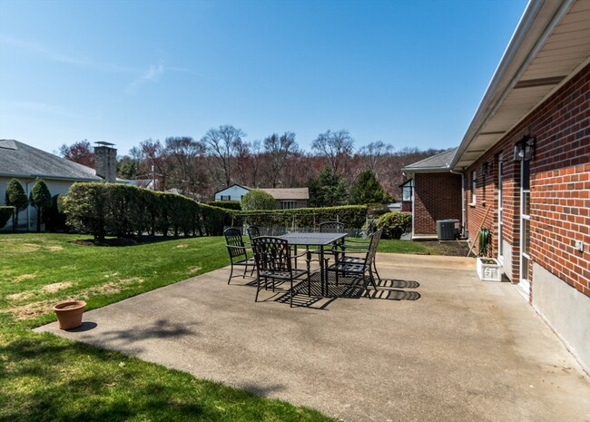 Building Photo - 80 Woodcliff Dr