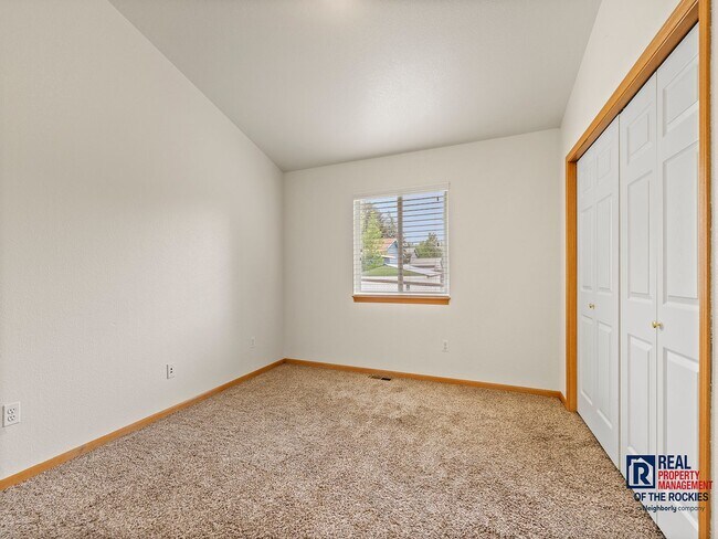 Building Photo - 4-Bed, 3-Bath Home - Maintenance-Free Living with Style!