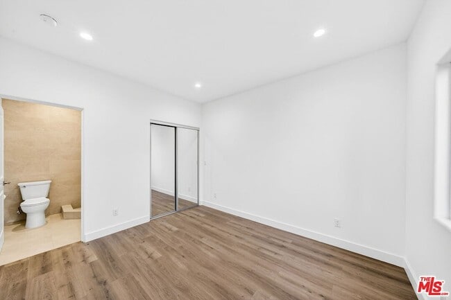 Building Photo - 17625 Burbank Blvd