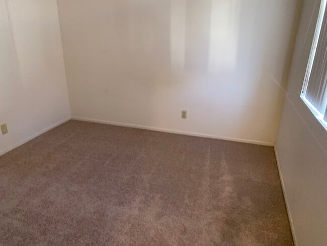 Building Photo - 74549 Sagebrush Dr