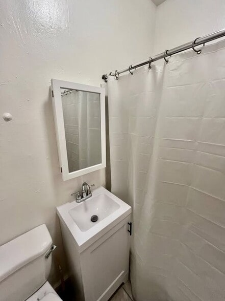 Building Photo - 439 Union Dr