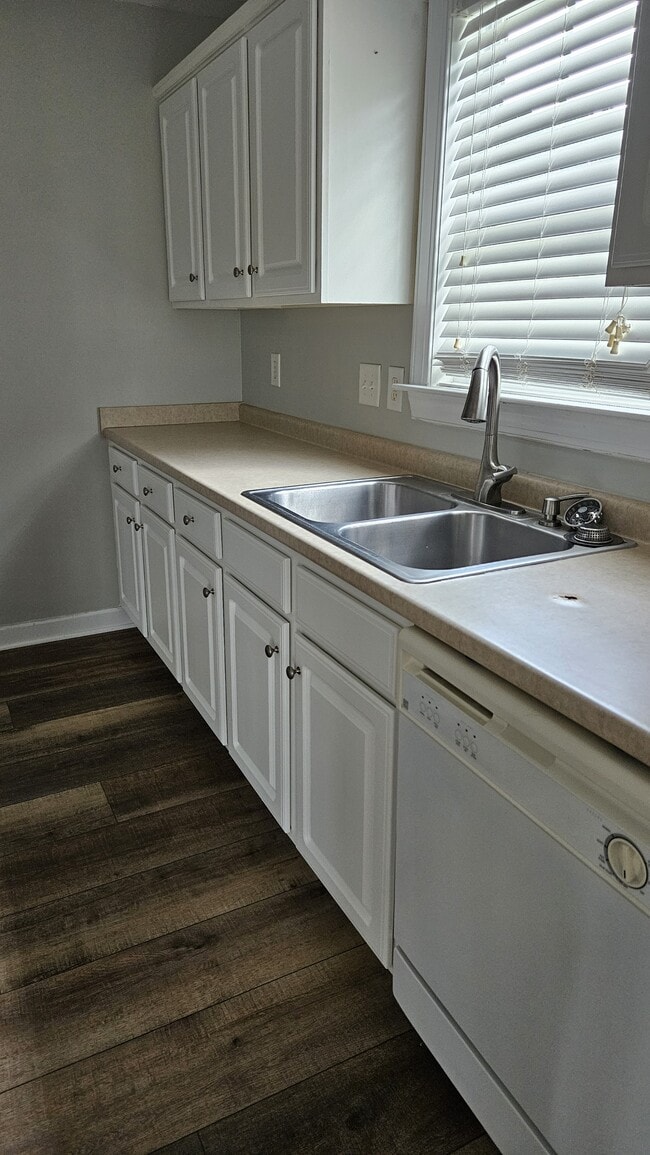 Building Photo - 309 Coldwater Dr