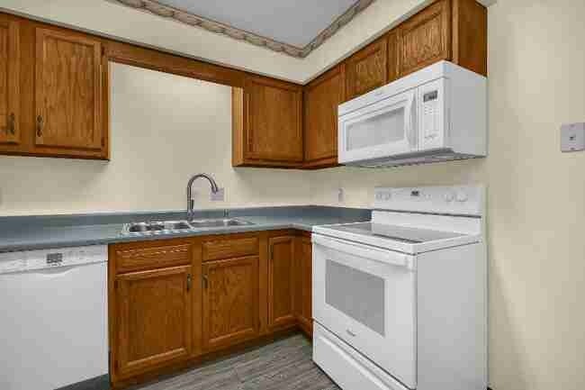 Building Photo - 657 E Crest Dr