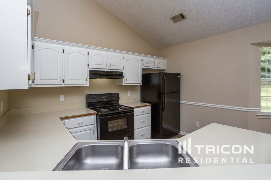 Building Photo - 9190 Rhett Ln SW