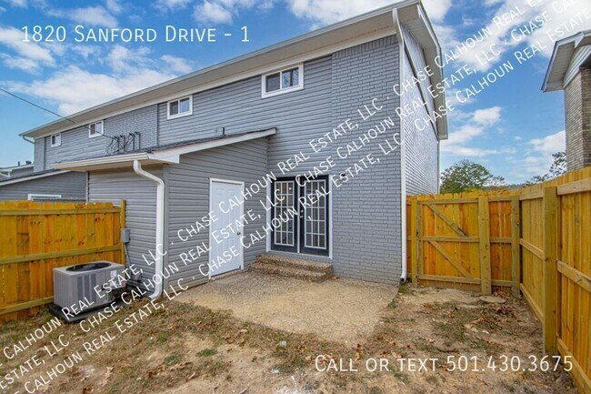 Building Photo - 1820 Sanford Dr