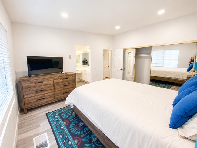 Building Photo - Tranquil Furnished 2 Bedroom in Boardwalk Community! 2 Assigned Underground Parking Spaces! New I...
