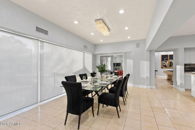 Building Photo - 5620 N Casa Blanca Dr