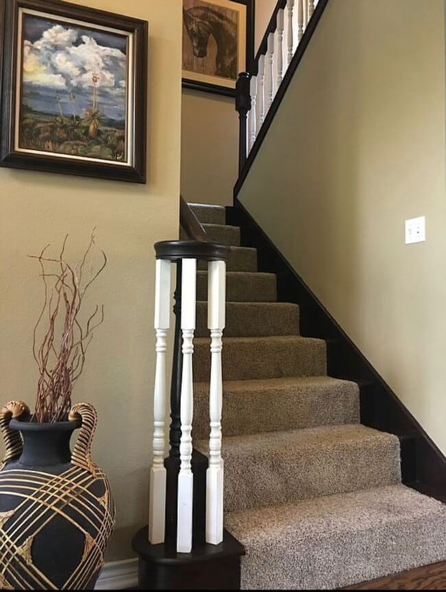 Building Photo - Mill Creek Executive Home Overlooking Golf Course at 17th Tee