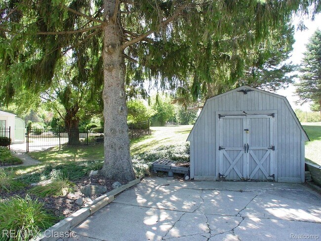 Building Photo - 47605 Powell Rd