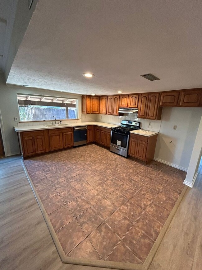 Building Photo - 1801 Haymeadow