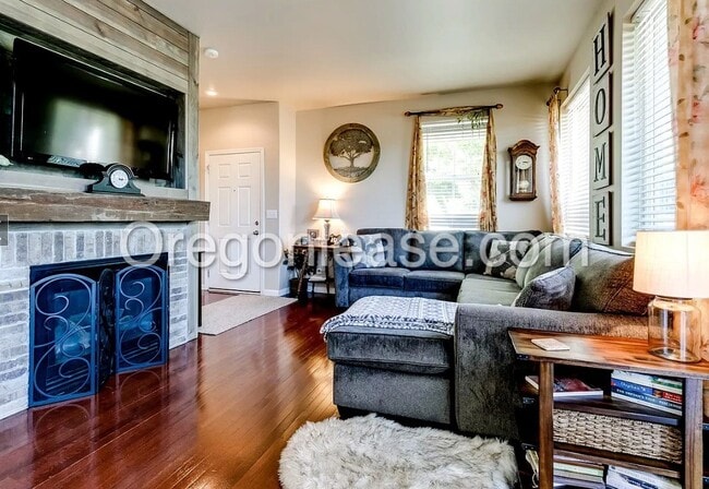 Building Photo - Beautiful large West Eugene home