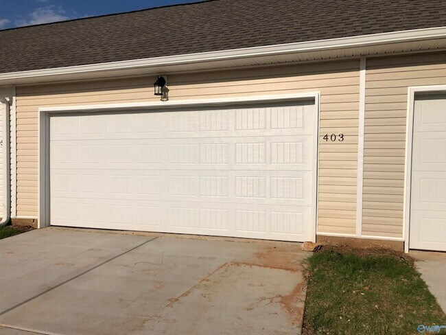 Building Photo - 403 Falls Pointe
