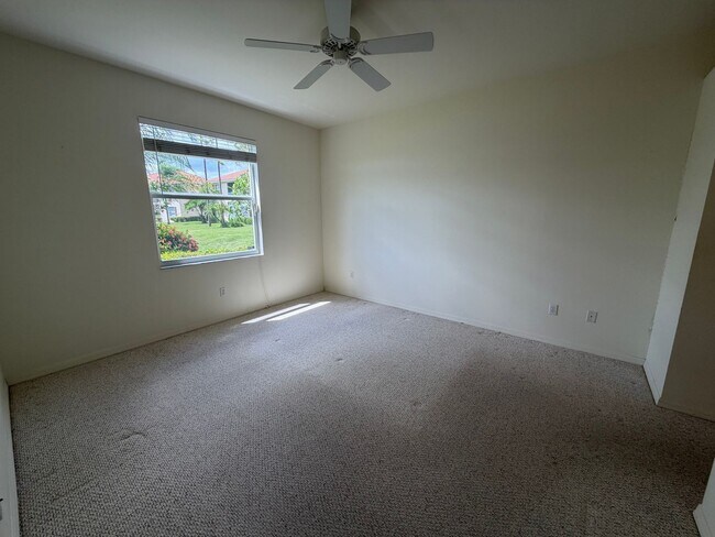 Building Photo - 330 Robin Hood Cir