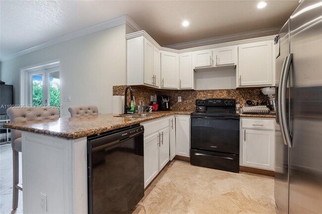 Building Photo - 6881 SW 27th St