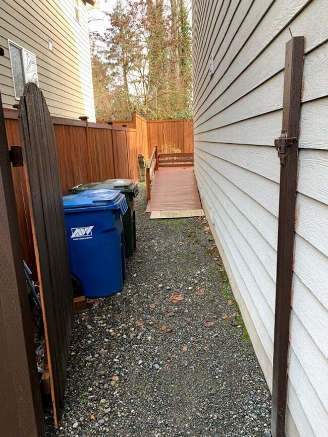 Building Photo - Beautiful 3-bd, 2.5-bath house The Ridge in Kent.