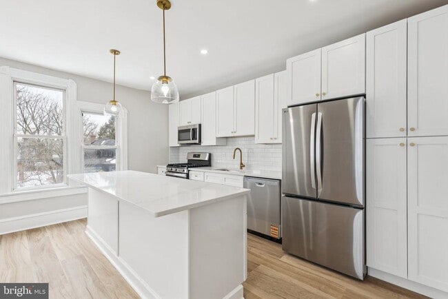 Building Photo - 11 Lexington Ave