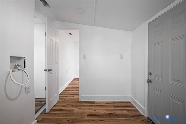 Building Photo - 1609 Buren St