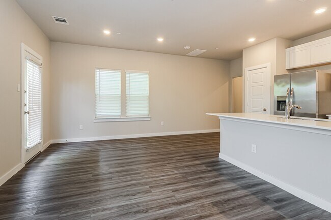 Building Photo - 18322 W Centro Cir