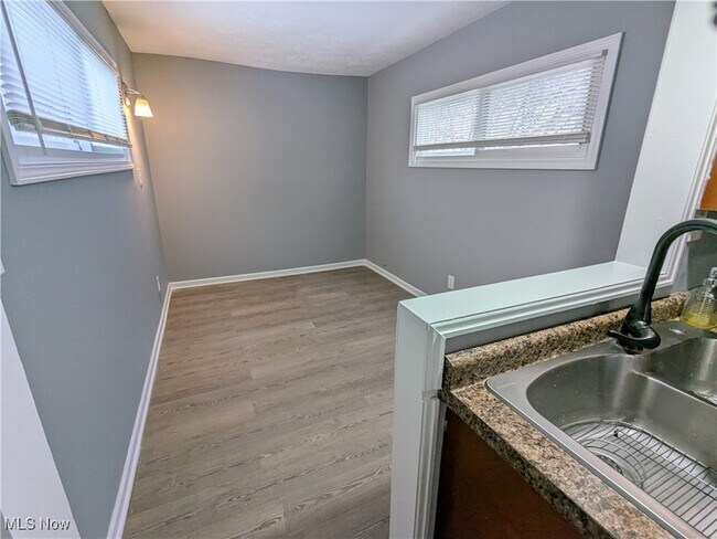 Building Photo - 16401 Home Ave