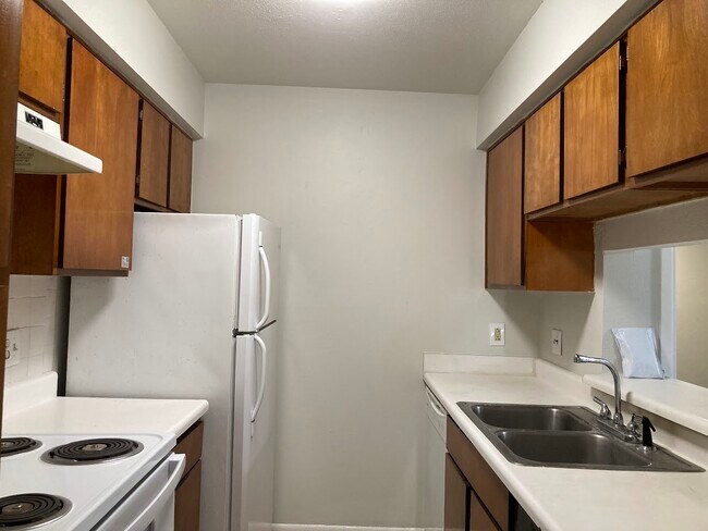 Building Photo - 3075 Walnut Bend Ln