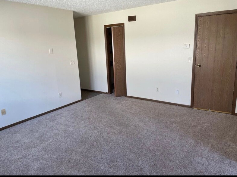 Building Photo - 305 Cindy Dr
