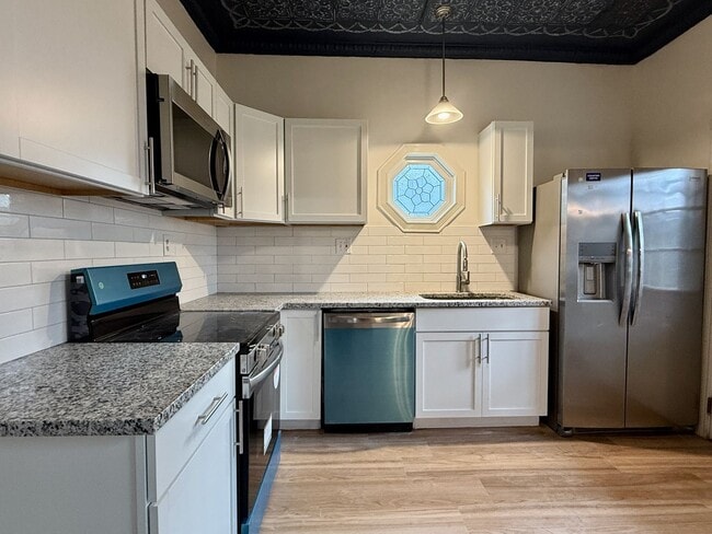 Building Photo - Very Spacious 2 Bed 2.5 Bath Home!