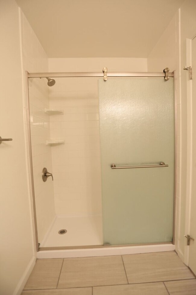 Building Photo - 301 Jayne Ave