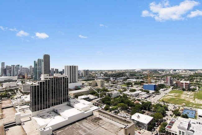 Building Photo - 1756 N Bayshore Dr